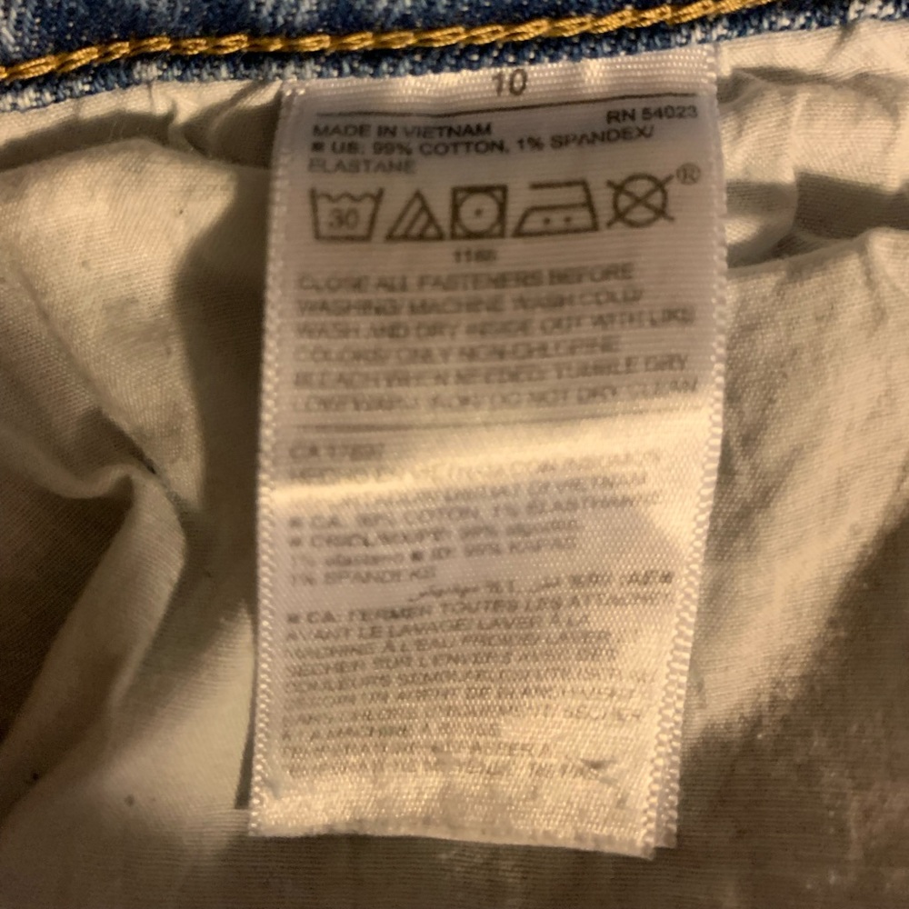 Old Navy Boyfriend Jeans - Picture 8 of 9